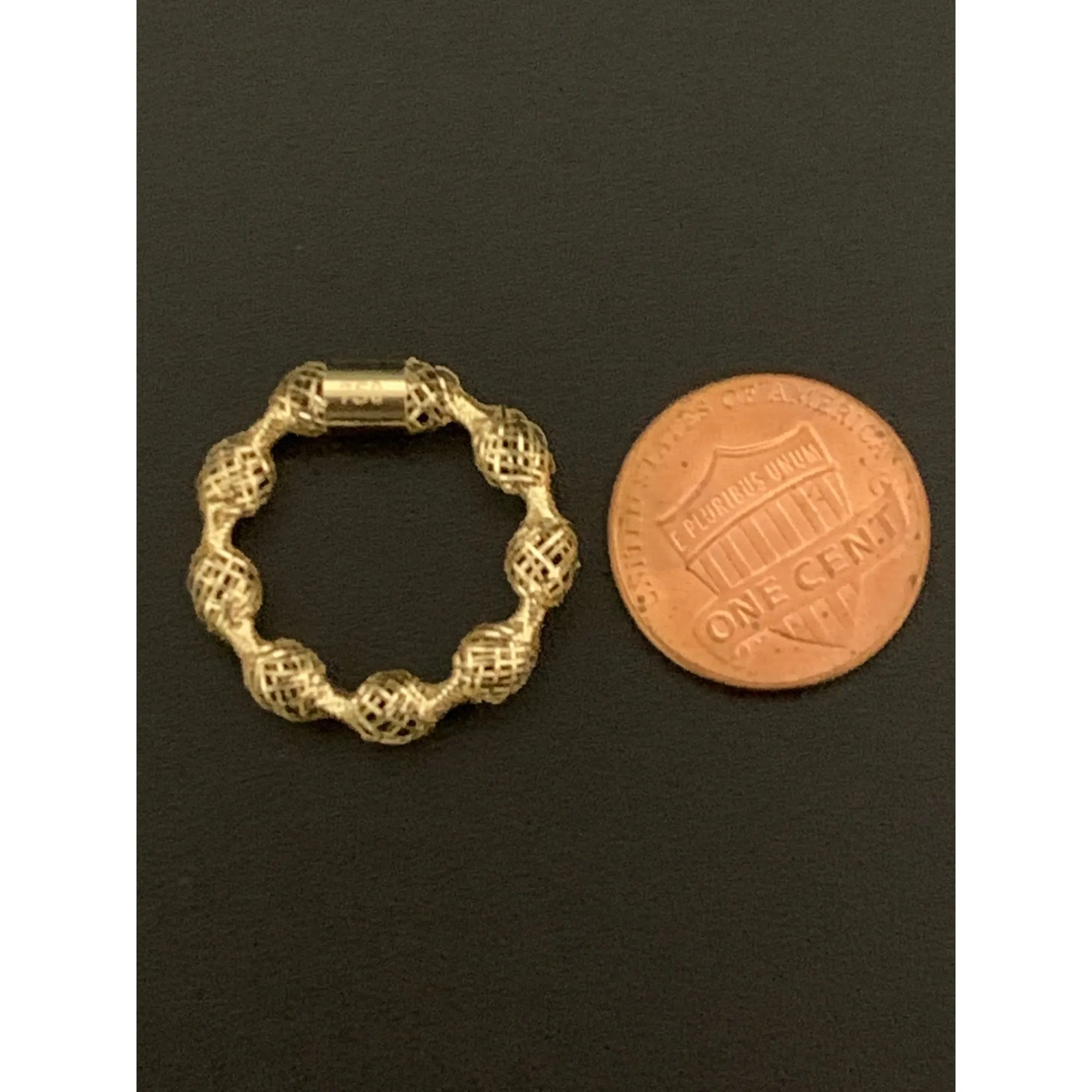 18K Gold Ring Soft Mesh 0.53 grams Size 5 Dainty Lightweight Delicate
