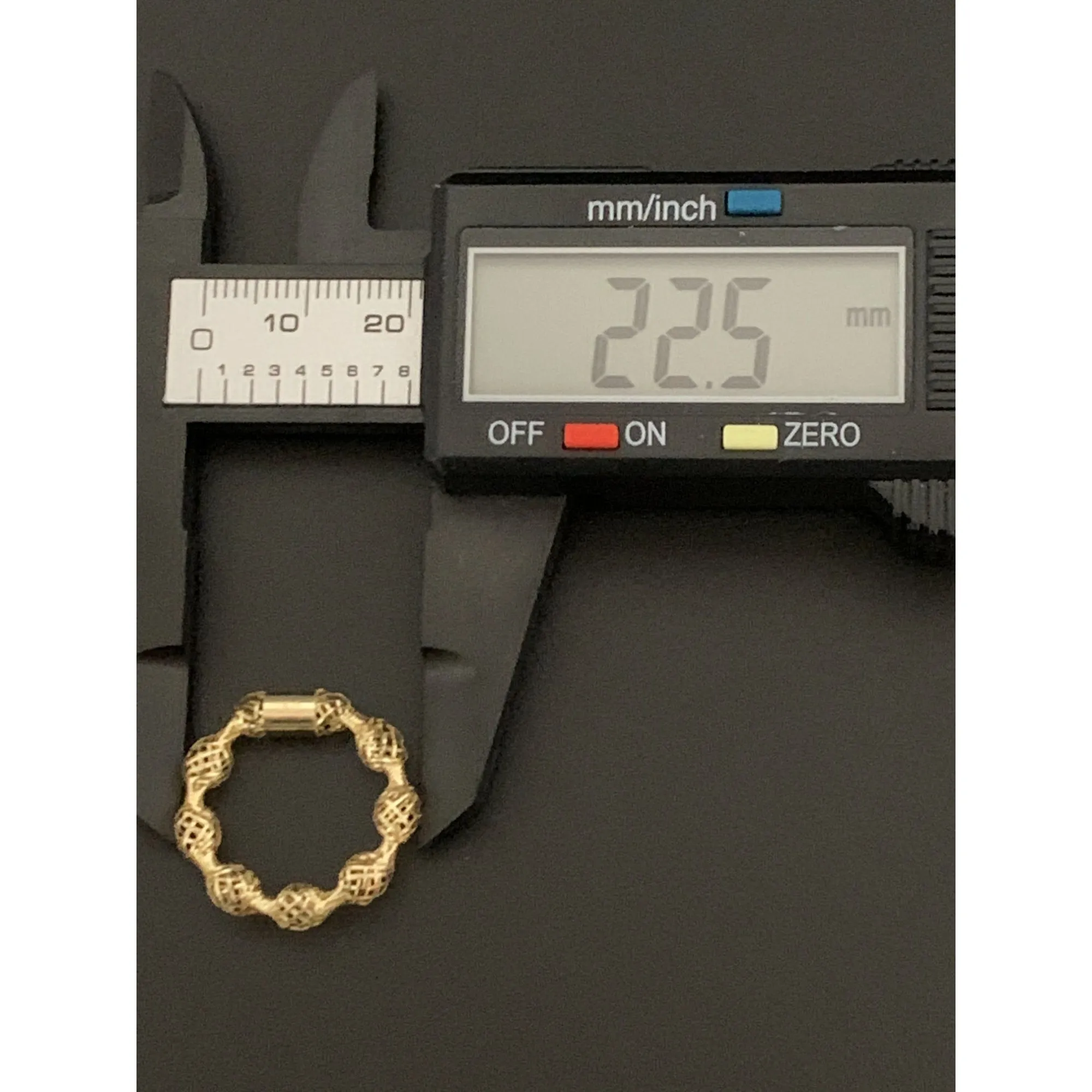 18K Gold Ring Soft Mesh 0.53 grams Size 5 Dainty Lightweight Delicate
