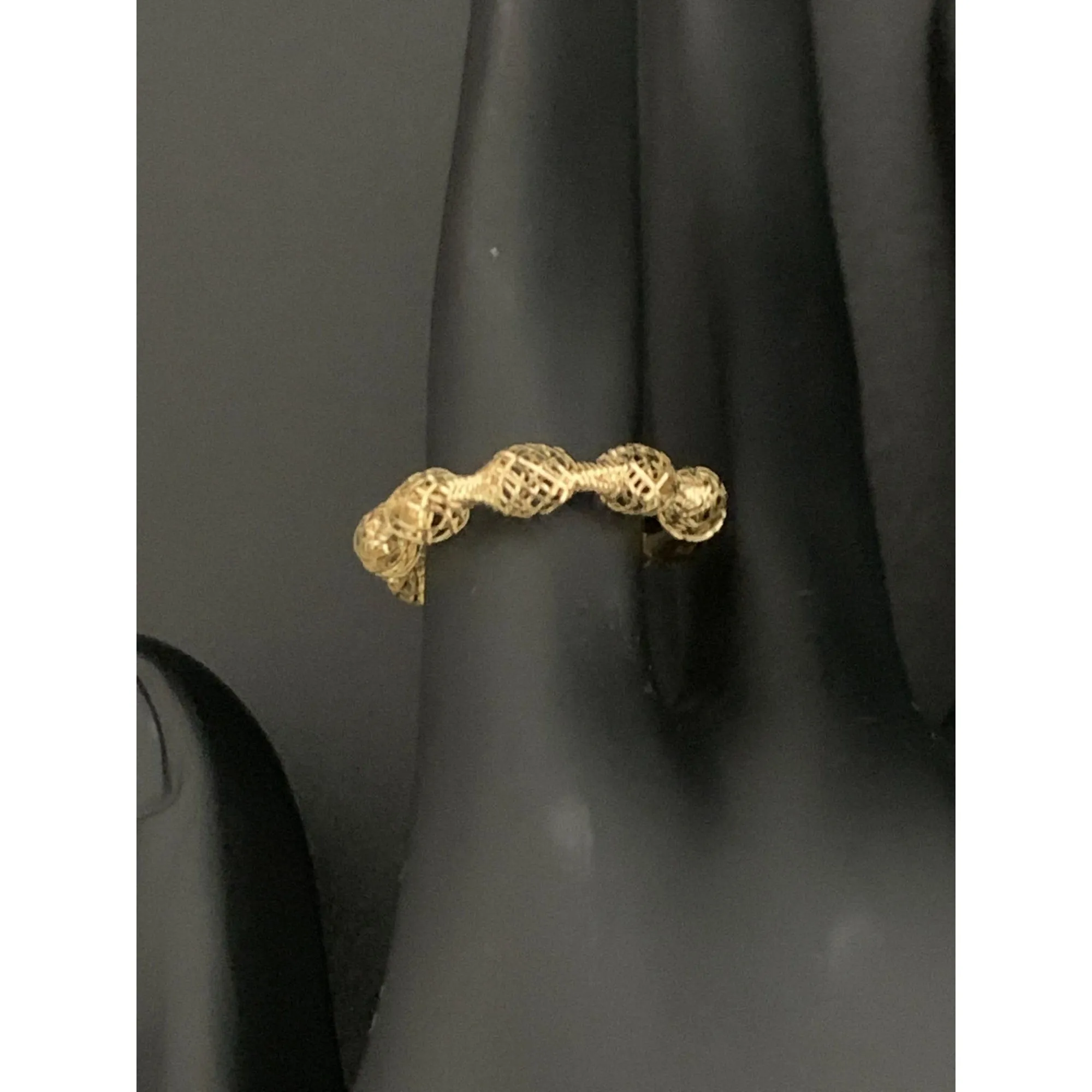 18K Gold Ring Soft Mesh 0.53 grams Size 5 Dainty Lightweight Delicate