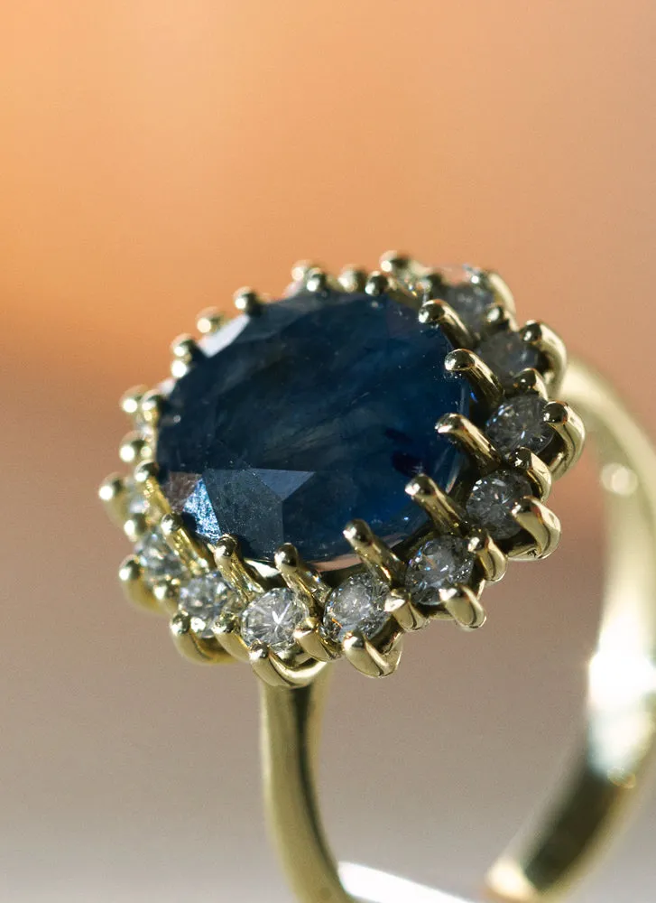 Alivia diamond sapphire entourage ring 14k gold