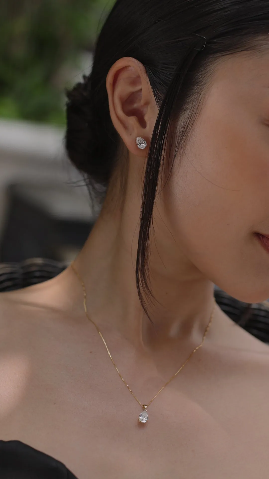 Cecile Pear Studs 9K Yellow Gold