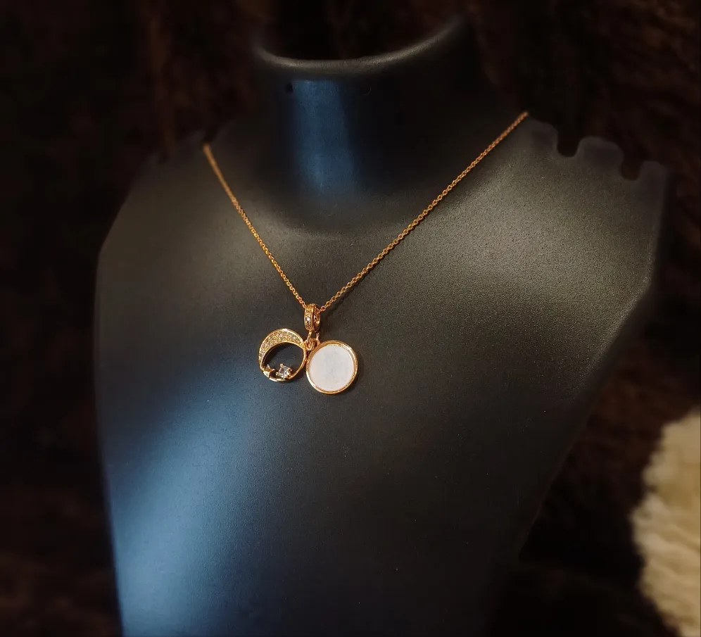 Chain golden with unique pendant_ anti tarnish