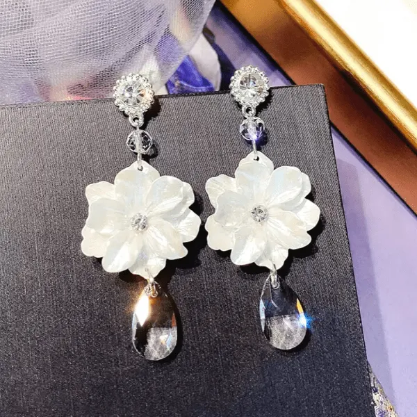 Graceful White Flower Crystal Drop Dangle Clip On Earrings