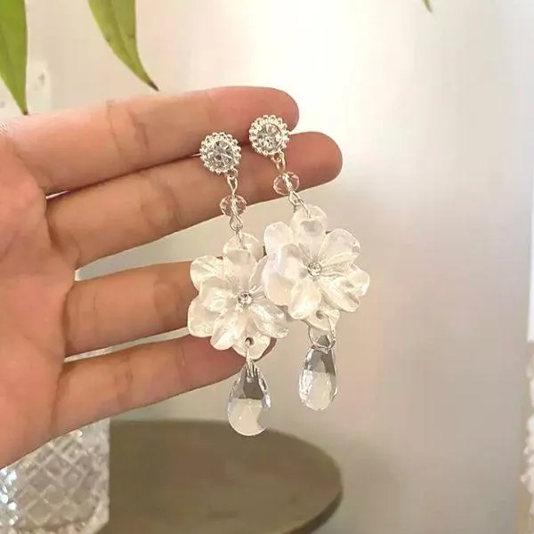 Graceful White Flower Crystal Drop Dangle Clip On Earrings