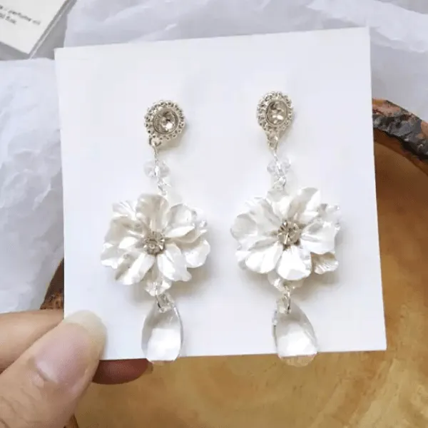 Graceful White Flower Crystal Drop Dangle Clip On Earrings