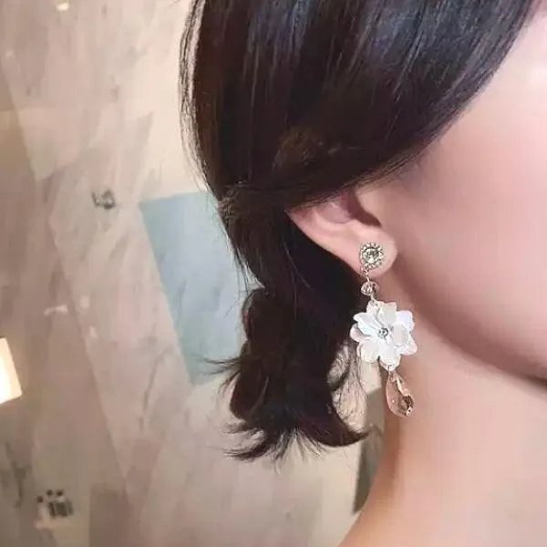Graceful White Flower Crystal Drop Dangle Clip On Earrings