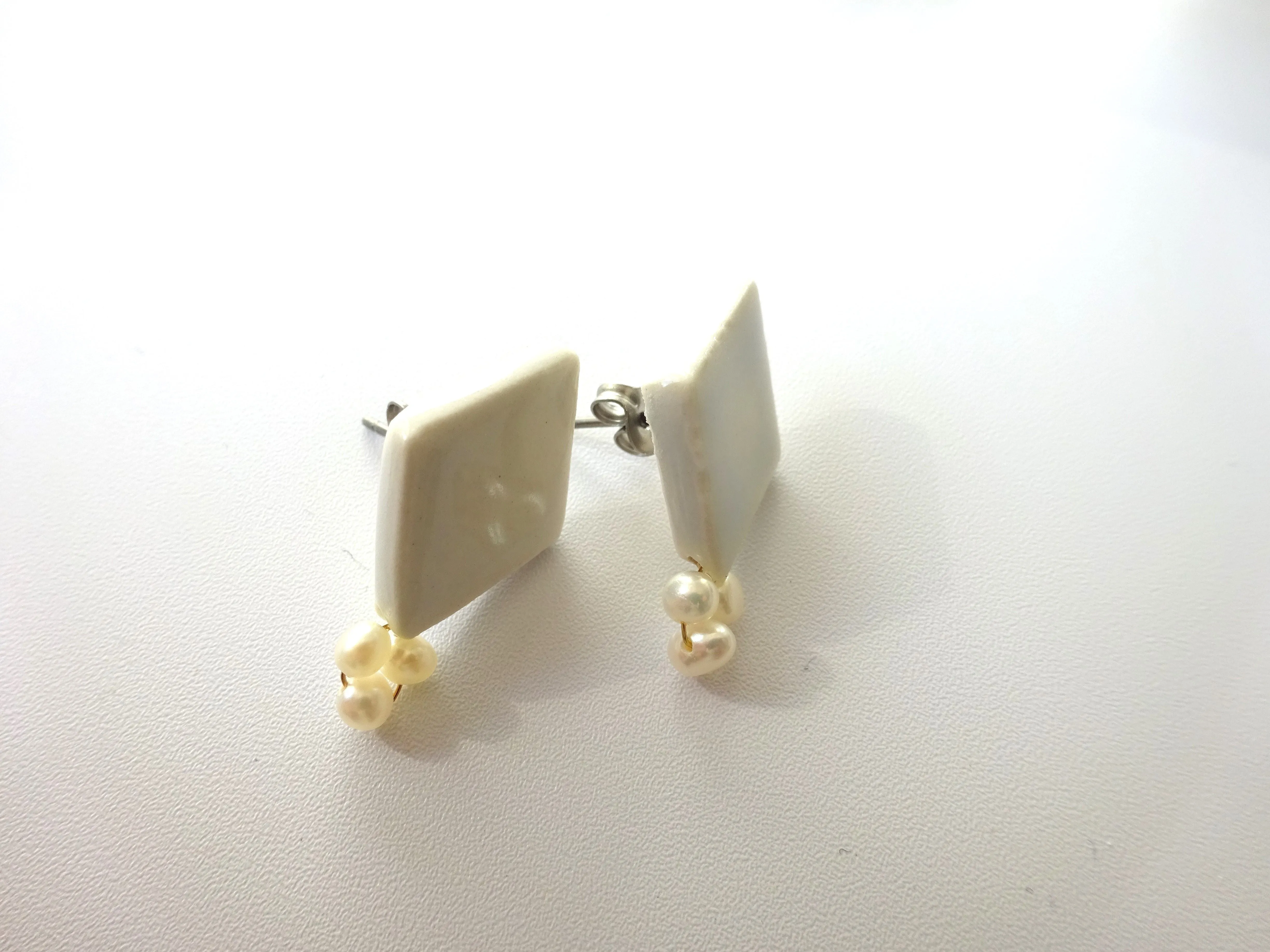 Hishigata Freshwater Pearl Pierced Earrings / Clip-on Earrings Ice Color