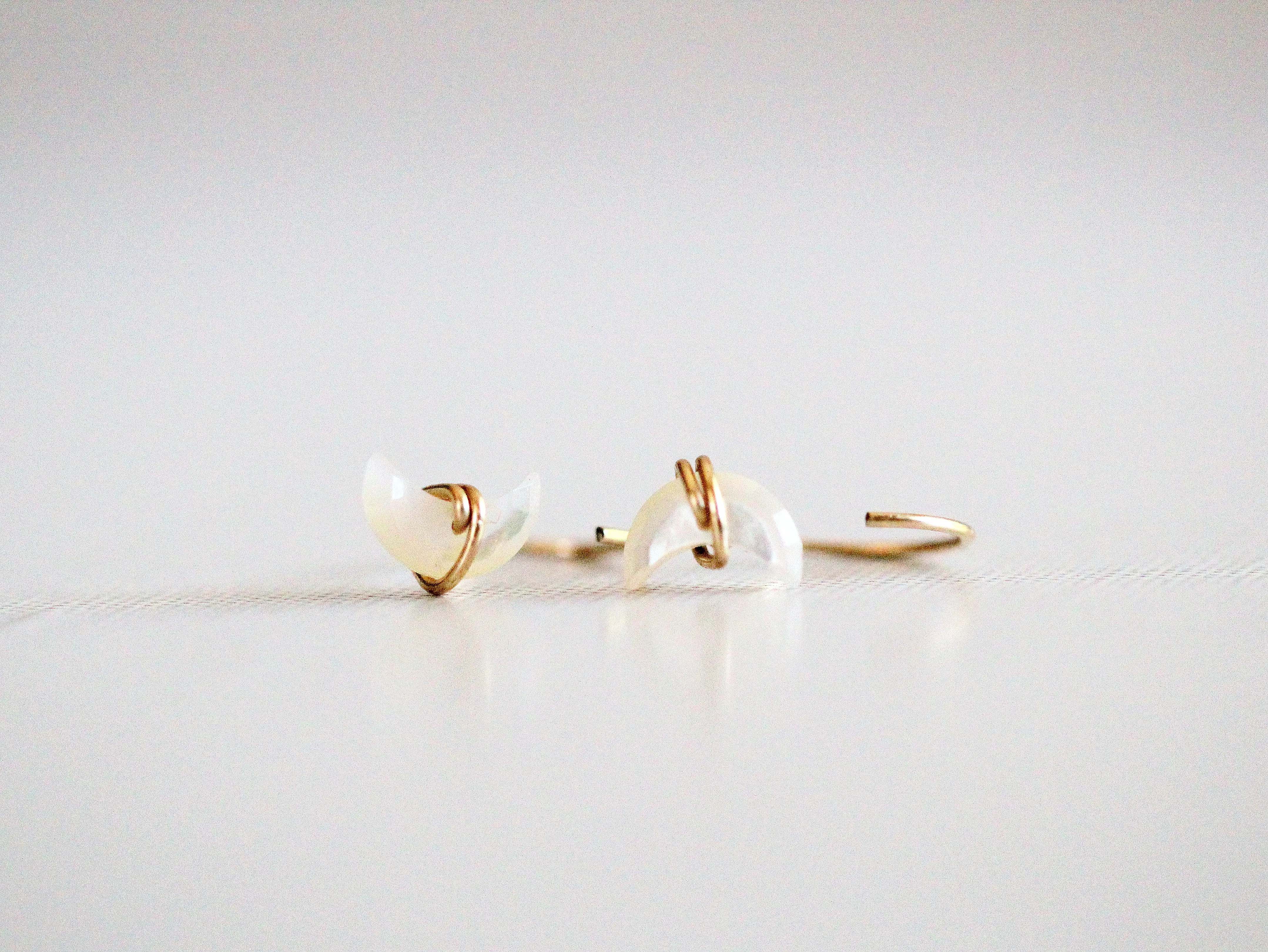 Moonbeam Hug Hoops - Mother of Pearl