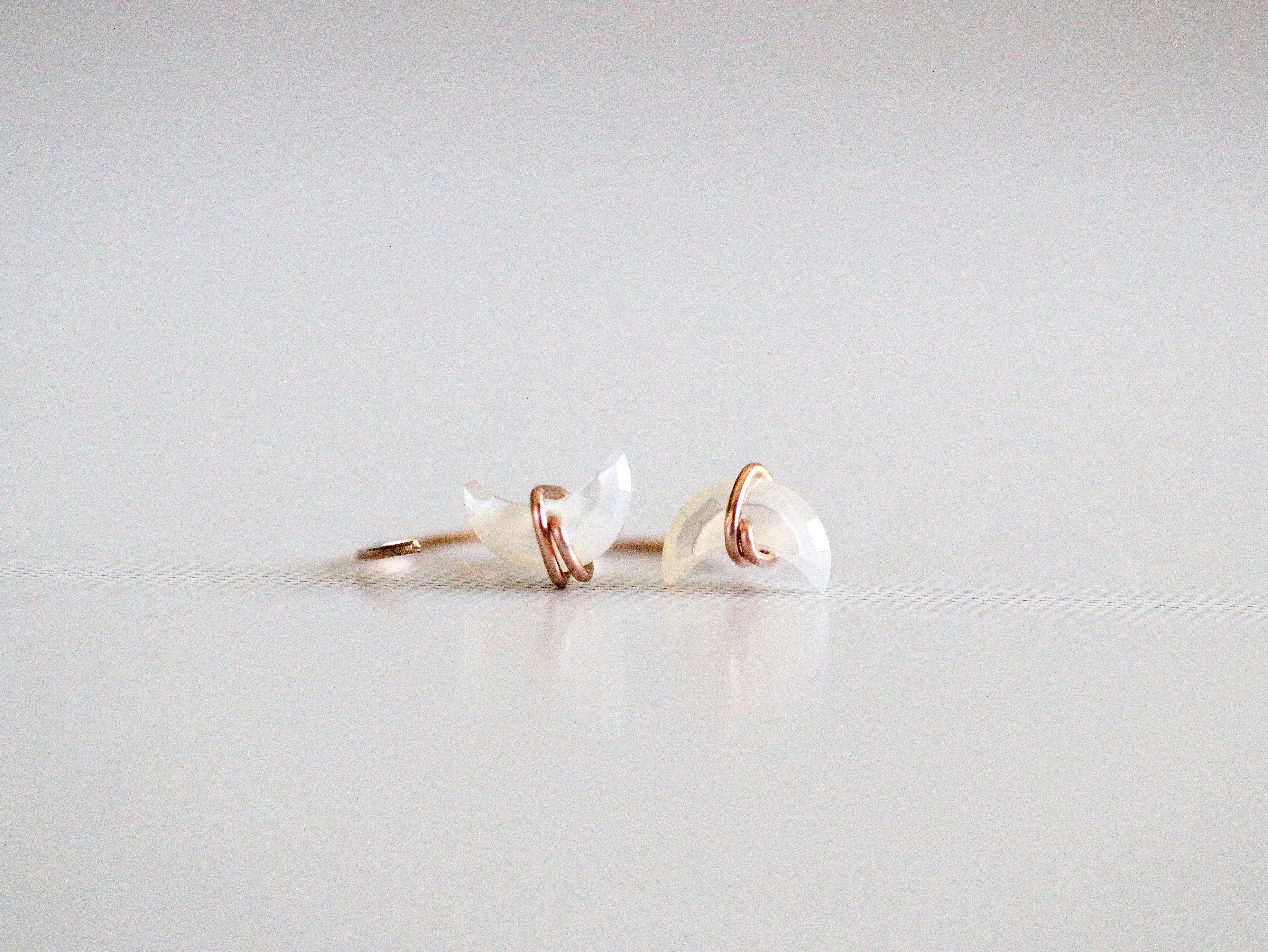 Moonbeam Hug Hoops - Mother of Pearl