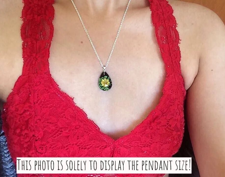 (On Sale!) Raspberry Real Flower Necklaces