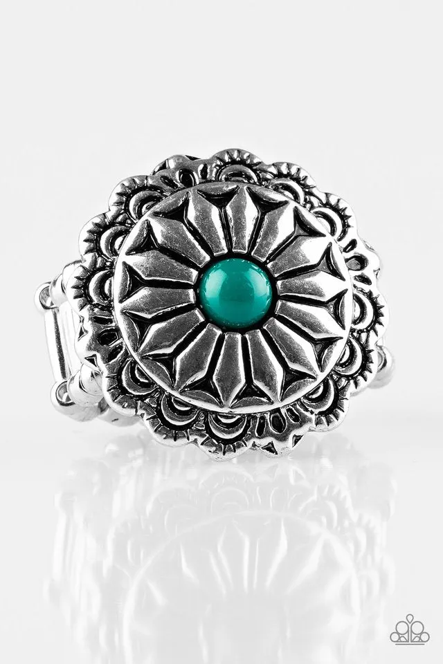 Paparazzi Ring ~ Daringly Daisy - Green