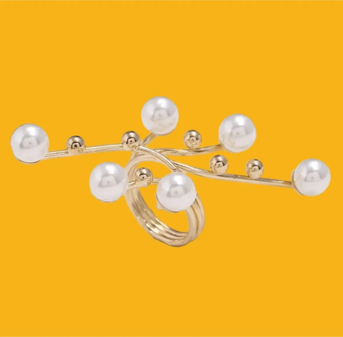 Queen Status Pearl statement ring