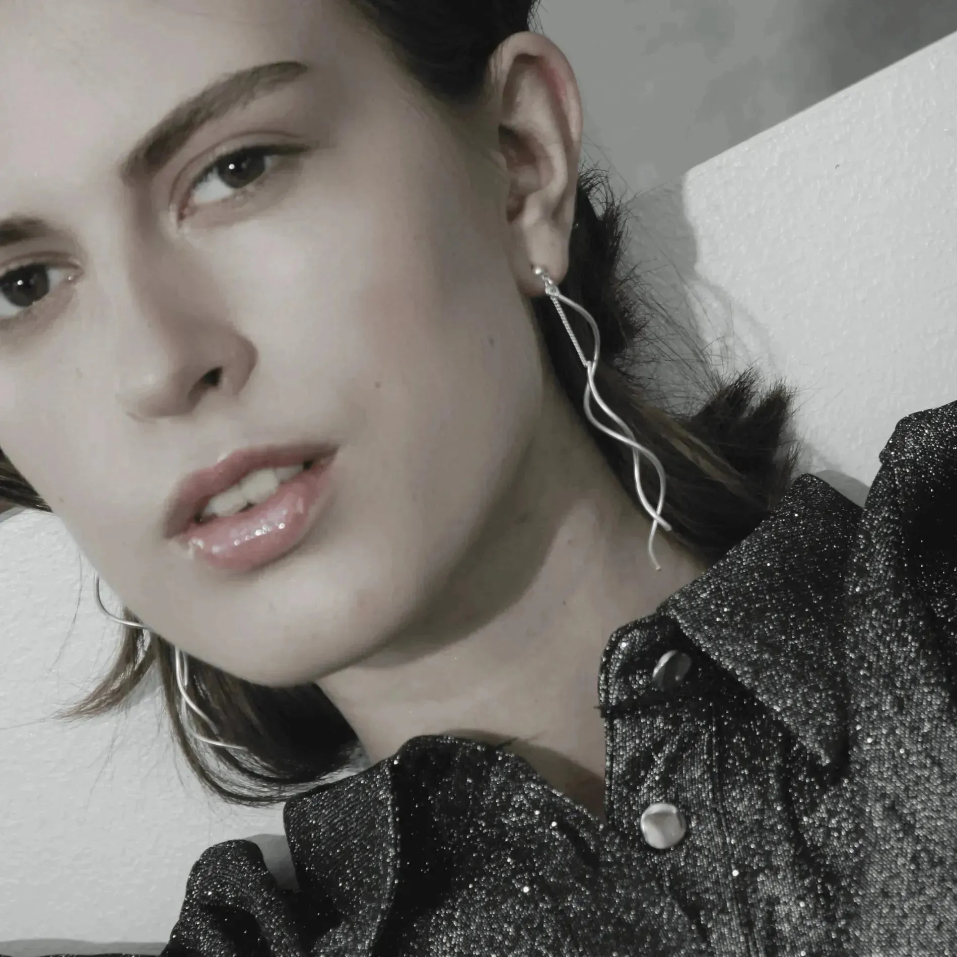 Tara Revolve Earring Rhodium Plating