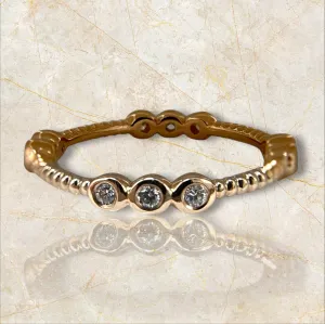 Timeless 18K Gold Ring Featuring 0.3 TCW dazzling Diamonds