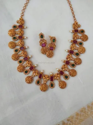 Unique Design with Kemp and Pearl Necklace